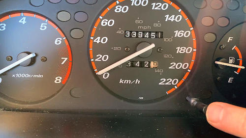 If you're keeping track of your vehicle's fuel economy, reset the tripometer after every tank.